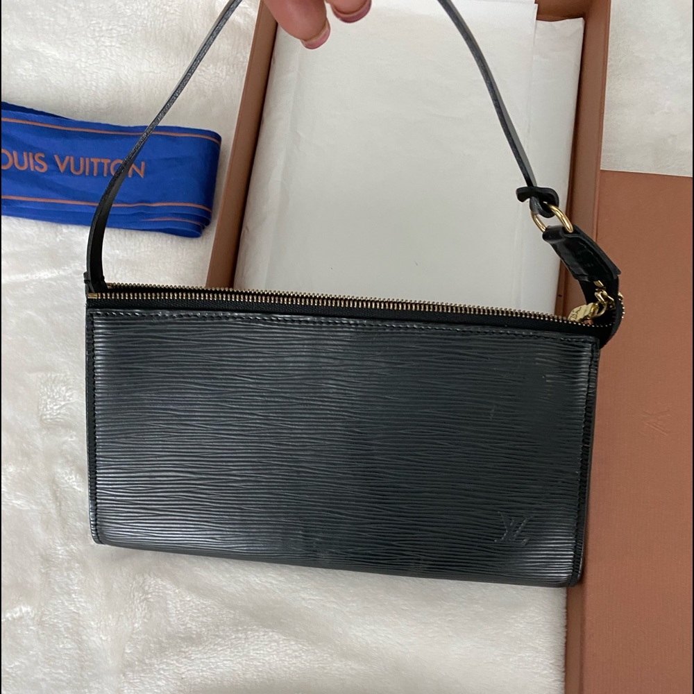 Louis Vuitton Epi Pochette Accessoires 24